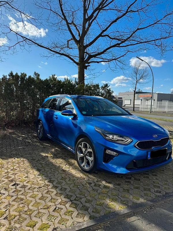 Gebraucht Kia Ceed Spirit 140 PS (102 kW) 2019 Blau Kleinwagen