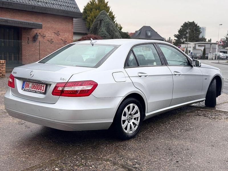 Gebraucht Mercedes E200 136 PS (100 kW) 2011 Silber Limousine