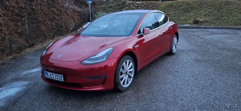 Second-hand Tesla Model 3 253 kW (345 CP) 2020 Roșu Berlinǎ