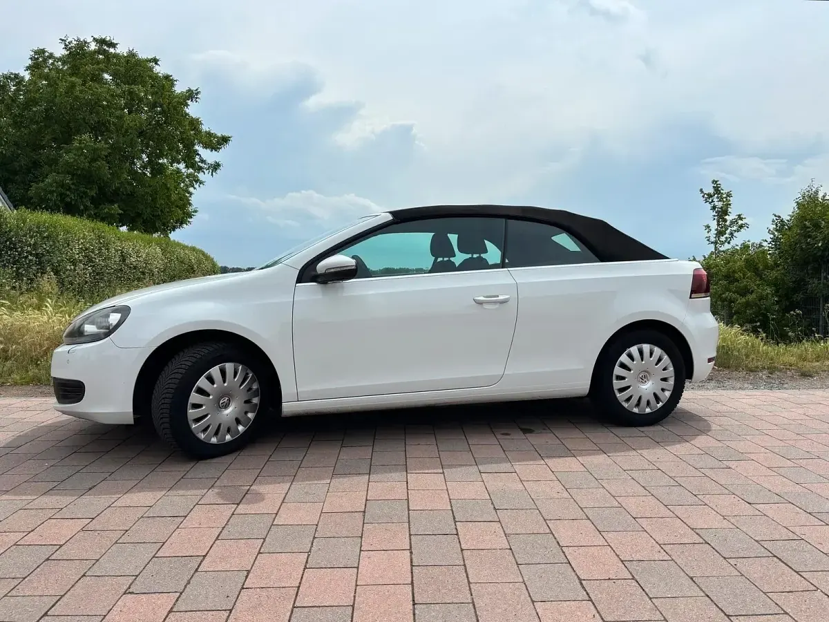 Gebraucht VW Golf Cabriolet 140 PS (102 kW) 2012 Weiß Cabrio