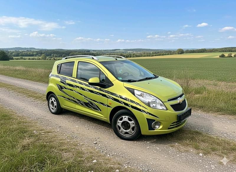 Grün Gebraucht 2010 Chevrolet Spark Kleinwagen | 2.200 € (Fairer Preis) - Bild 1/4