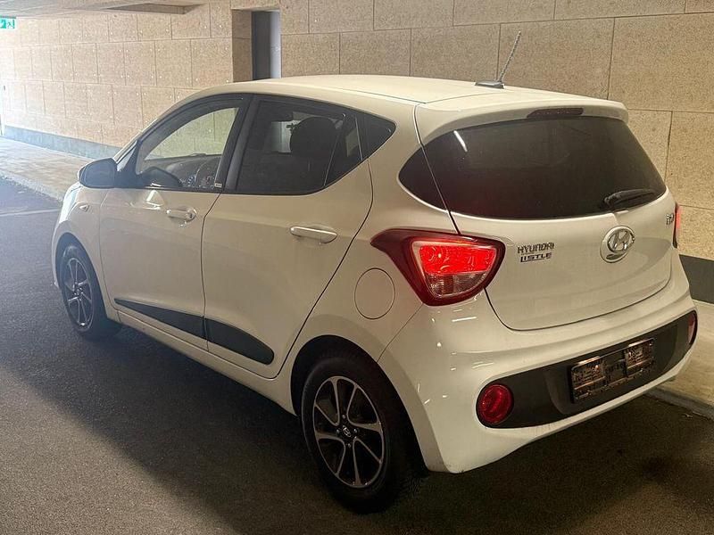 Gebraucht Hyundai i10 Passion 67 PS (49 kW) 2018 Weiß Kleinwagen