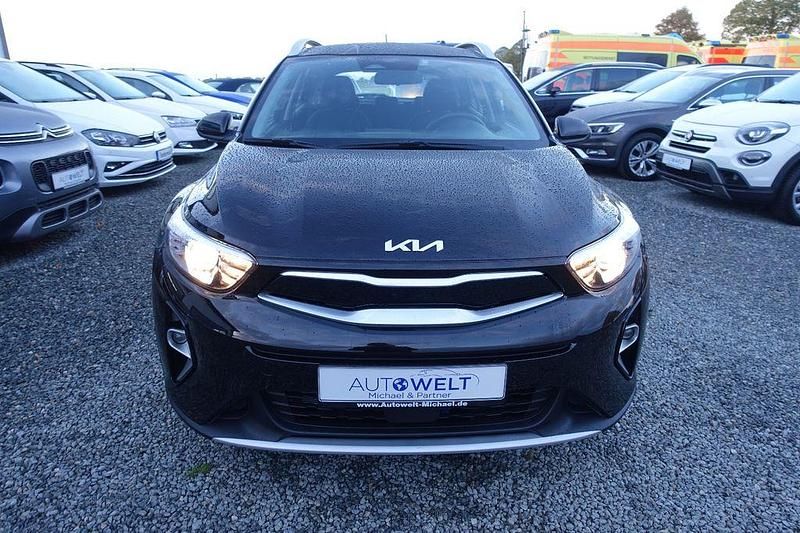 Gebraucht Kia Stonic 101 PS (74 kW) 2023 Schwarz SUV