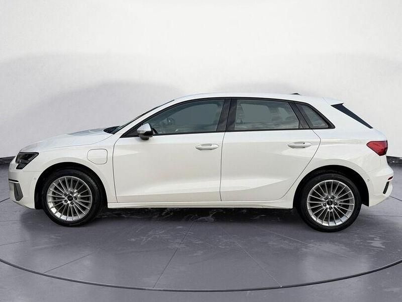 Gebraucht Audi A3 e-tron Advanced 109 PS (80 kW) 2022 Weiss Kleinwagen