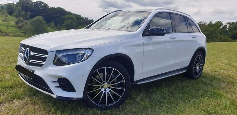 Weiß Gebraucht 2015 Mercedes GLC250 AMG line SUV | 24.200 € (Fairer Preis) - Bild 1/4