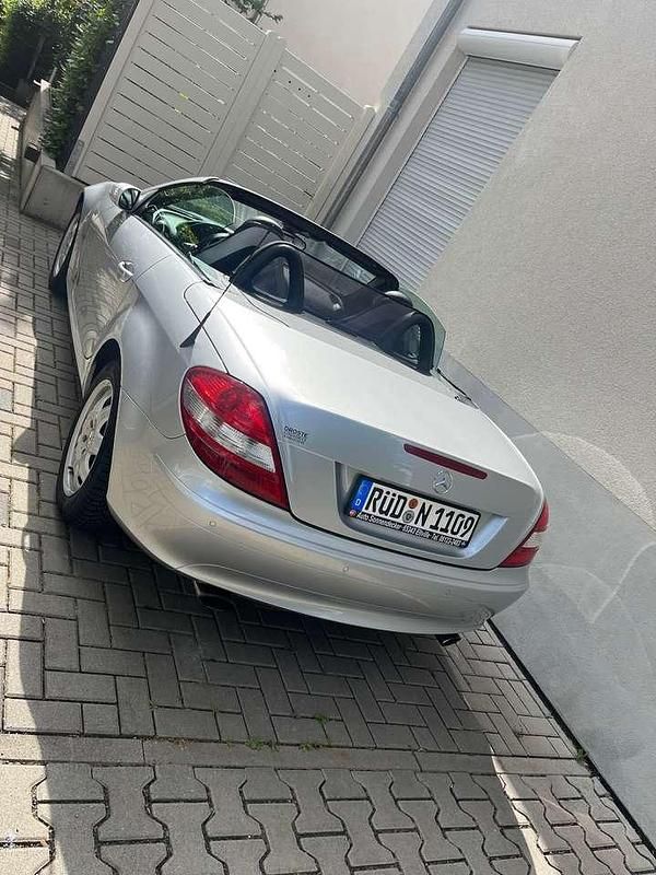 Second-hand Mercedes SLK200 163 CP (119 kW) 2006 Argintiu Cabrio