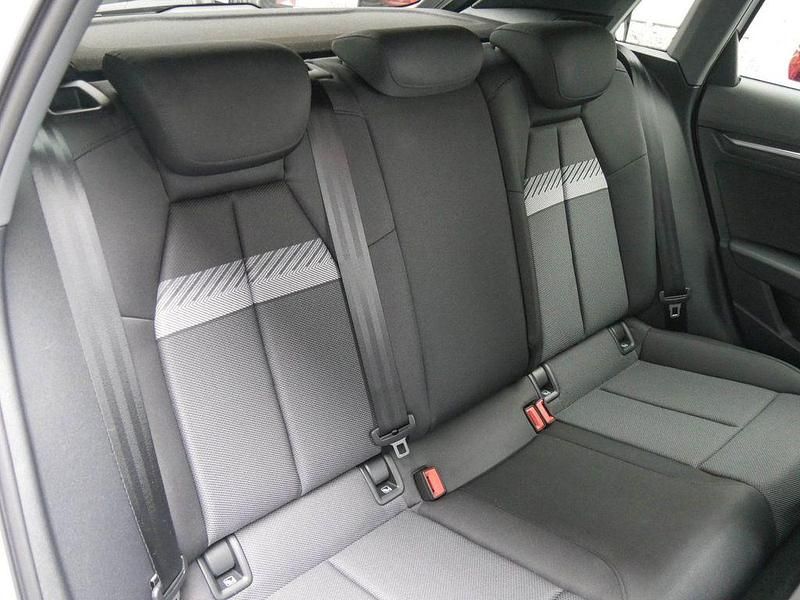 Gebraucht Audi A3 Advanced Plus 150 PS (110 kW) 2025 Gletscherweiß metallic Limousine