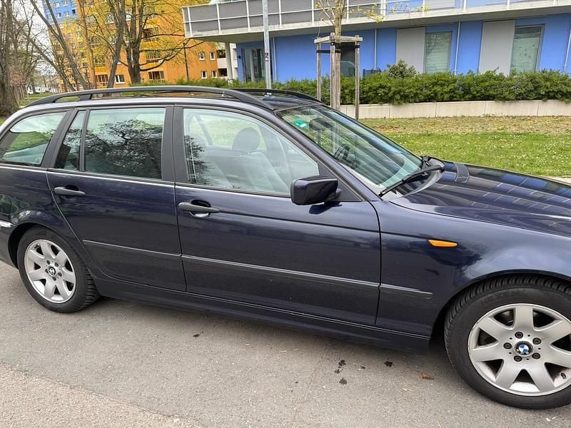 Gebraucht BMW 320 150 PS (110 kW) 2004 Blau Kombi