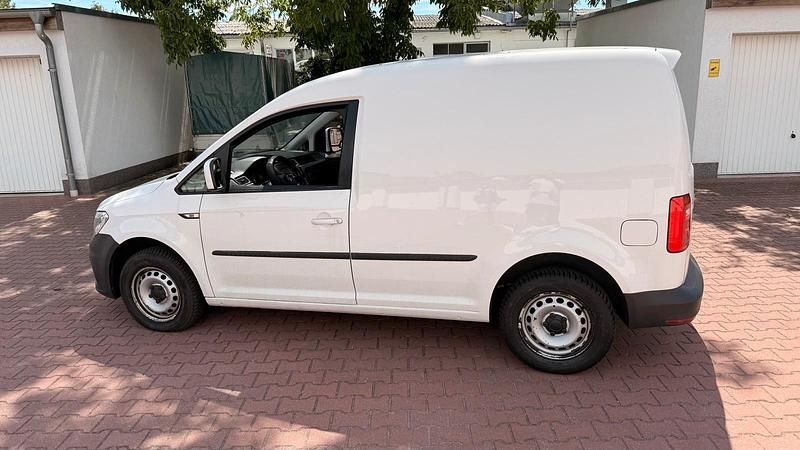 Weiß Gebraucht 2016 VW Caddy Van / Kleinbus | 10.800 € (Guter Preis) - Bild 1/4