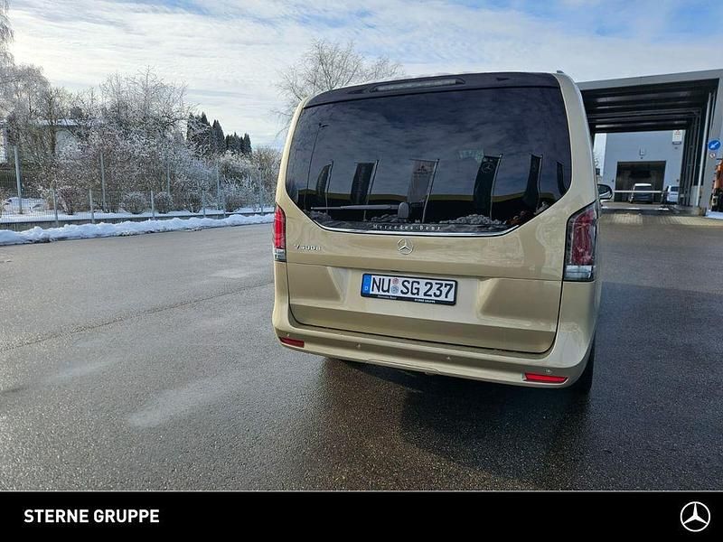 Gebraucht Mercedes V300 Avantgarde 237 PS (174 kW) 2026 Gold Van / Kleinbus