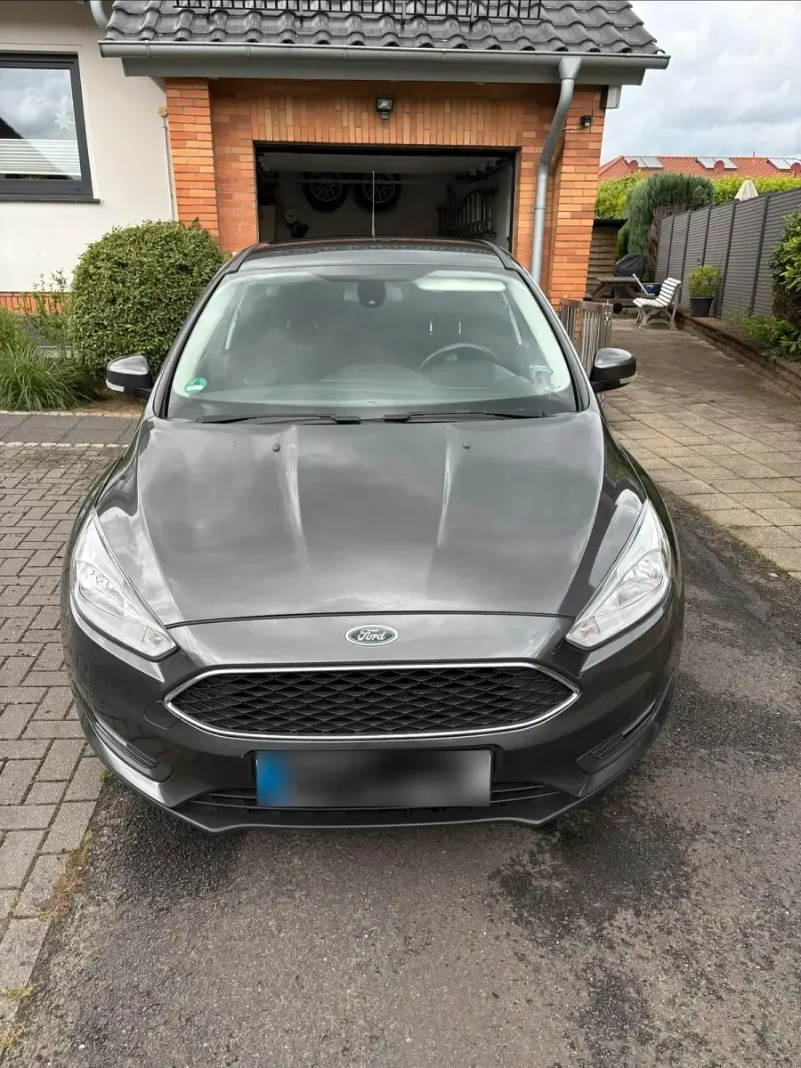 Gebraucht Ford Focus Business Edition 125 PS (91 kW) 2015 Grau Limousine