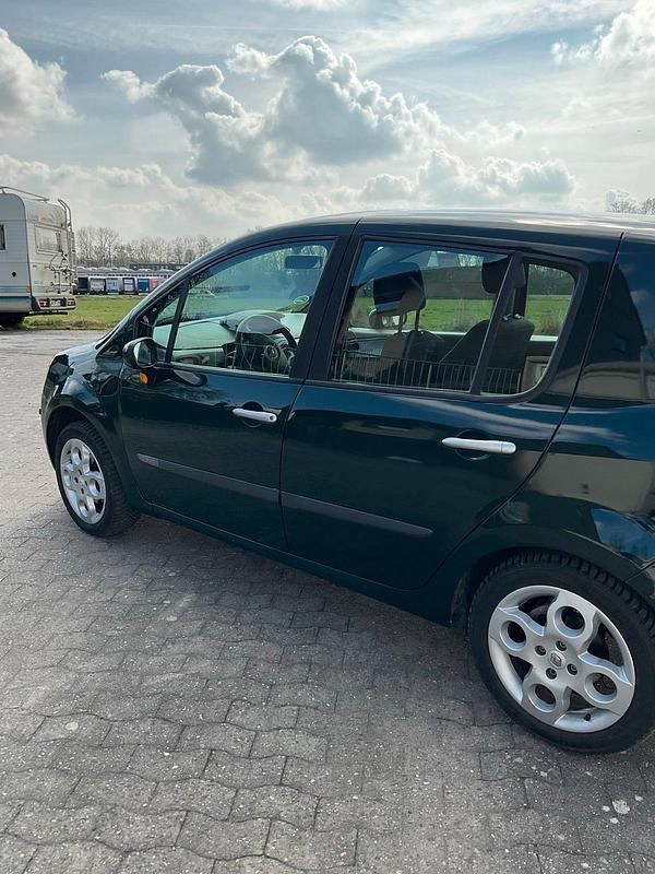 Second-hand Renault Modus 88 CP (64 kW) 2006 Verde Monovolum