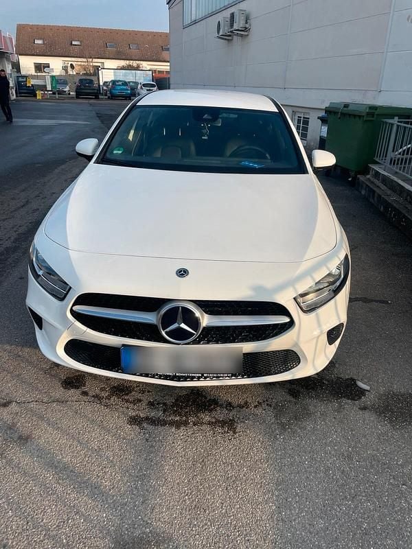 Gebraucht Mercedes A180 136 PS (100 kW) 2020 Weiß Limousine