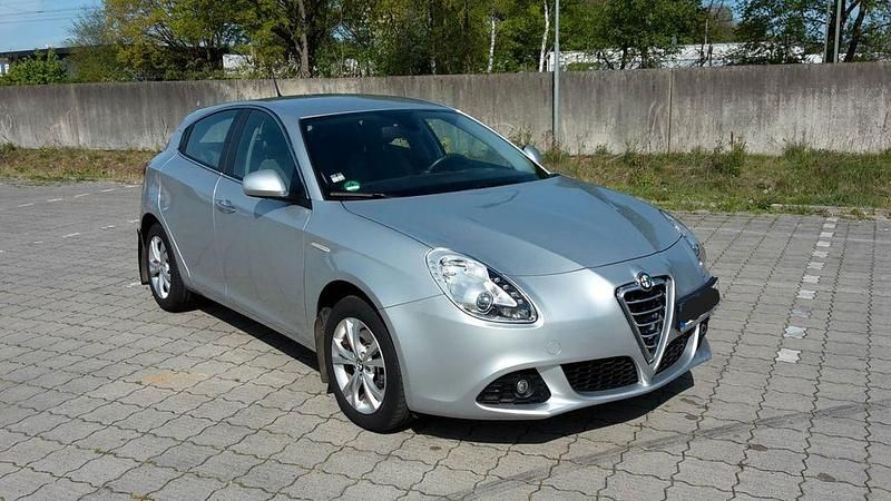 Gebraucht Alfa Romeo Giulietta Turismo 140 PS (102 kW) 2012 Silber Limousine
