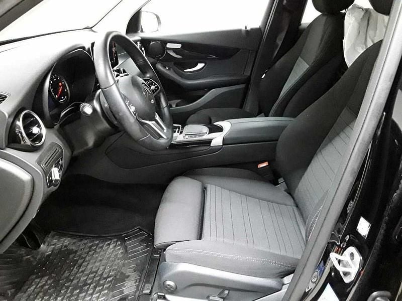 Gebraucht Mercedes GLC300e 194 PS (142 kW) 2021 Schwarz SUV