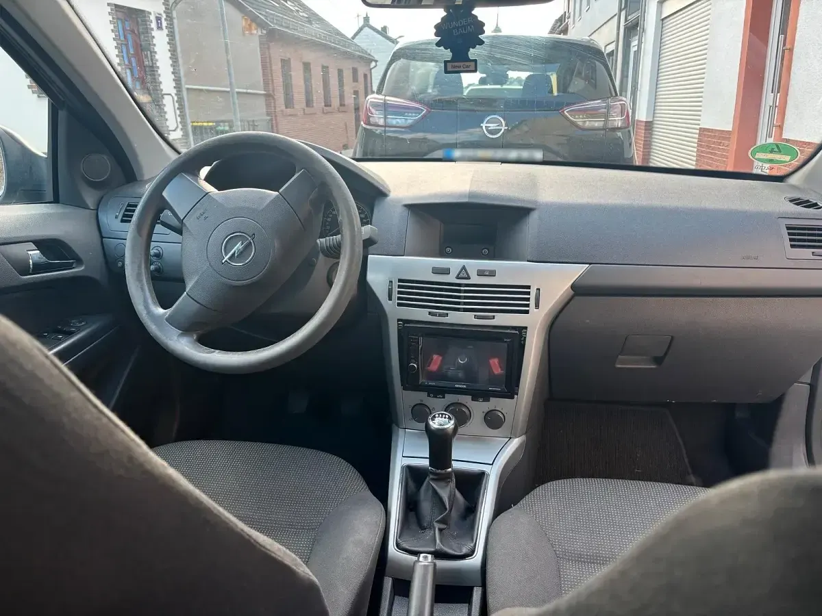 Gebraucht Opel Astra 90 PS (66 kW) 2009 Weiß Kleinwagen
