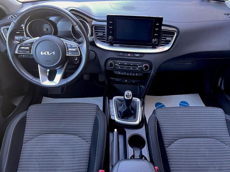 Gebraucht Kia Ceed 160 PS (117 kW) 2022 Grau Kleinwagen