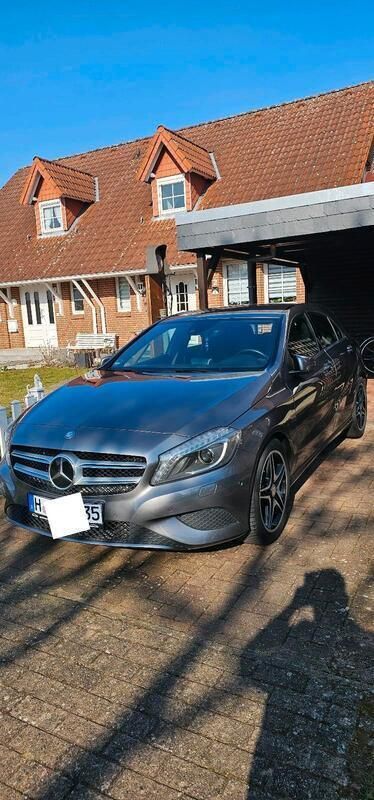 Grau Gebraucht 2013 Mercedes A180 Urban Kleinwagen | 9.800 € (Fairer Preis) - Bild 1/4
