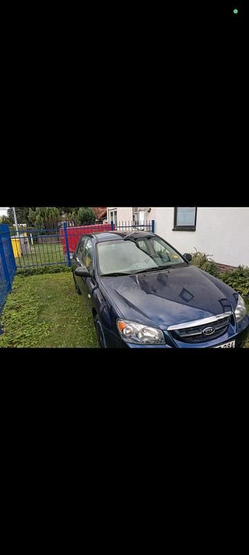 Blau Gebraucht 2005 Kia Cerato Limousine | 1.800 € (Guter Preis) - Bild 1/4