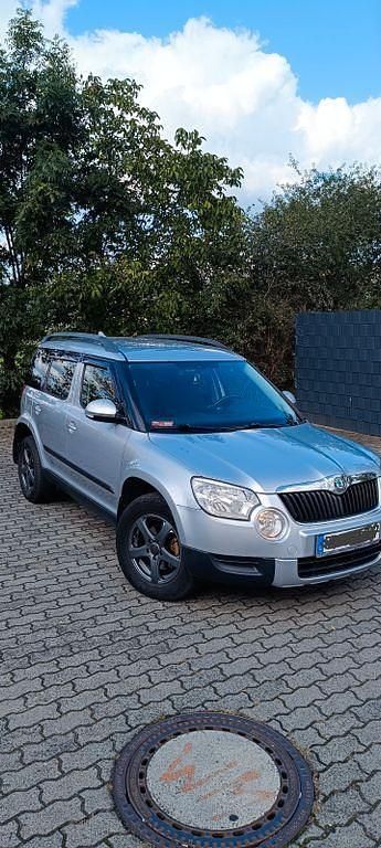 Silber Gebraucht 2011 Skoda Yeti Plus Edition SUV | 6.400 € (Guter Preis) - Bild 1/4