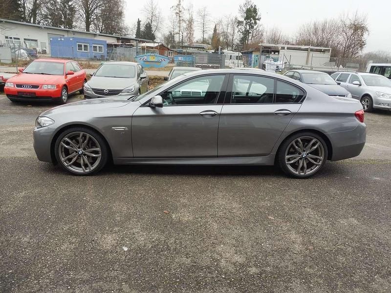 Gebraucht BMW M550 381 PS (280 kW) 2015 Spacegrau metallic Limousine