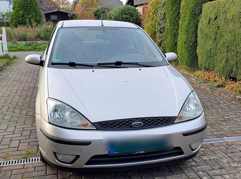 Silber Gebraucht 2002 Ford Focus Limousine | 2.000 € (Teuer) - Bild 1/4