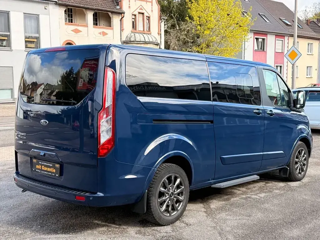 Gebraucht Ford Tourneo 131 PS (96 kW) 2021 Blau Van / Kleinbus