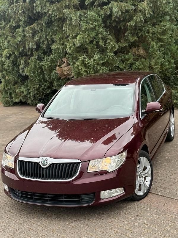 Rot Gebraucht 2009 Skoda Superb Kombi | 3.500 € - Bild 1/4