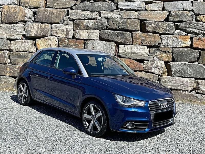 Blau Gebraucht 2014 Audi A1 Attraction Kleinwagen | 4.995 € (Guter Preis) - Bild 1/4