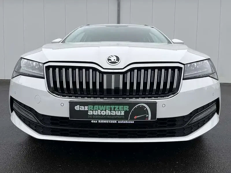 Używany Skoda Superb Ambition 150 KM (110 kW) 2021 Biały Kombi