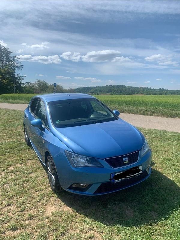 Blau Gebraucht 2014 Seat Ibiza I-Tech Kleinwagen | 7.399 € (Fairer Preis) - Bild 1/4