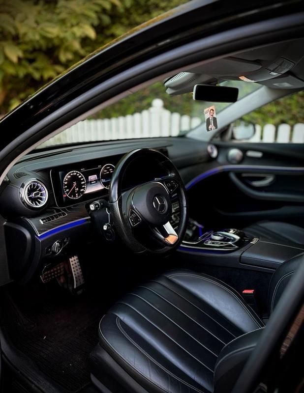 Gebraucht Mercedes E220 Exclusive 194 PS (142 kW) 2016 Schwarz Limousine