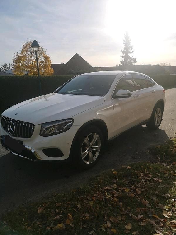 Weiß Gebraucht 2018 Mercedes GLC250 Coupé | 29.999 € (Fairer Preis) - Bild 1/4