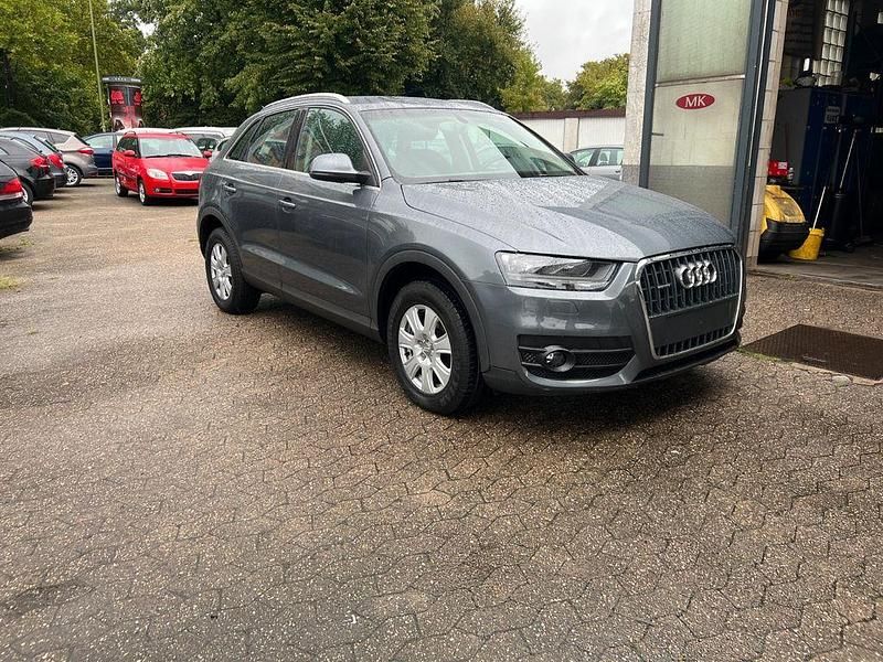 Grau Gebraucht 2012 Audi Q3 Comfort SUV | 11.980 € (Fairer Preis) - Bild 1/4