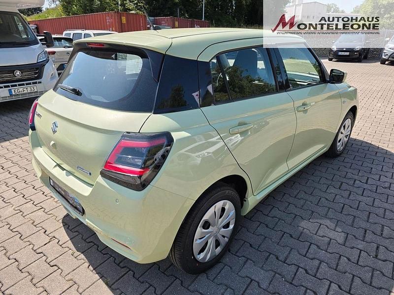 Neu Suzuki Swift Club 83 PS (61 kW) 2025 Gelb Kleinwagen