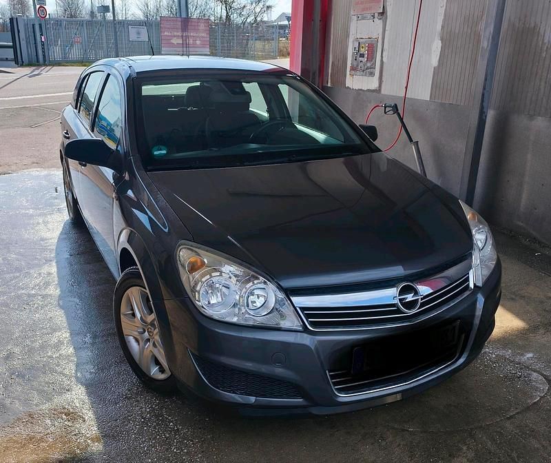 Gebraucht Opel Astra 116 PS (85 kW) 2009 Grau Limousine