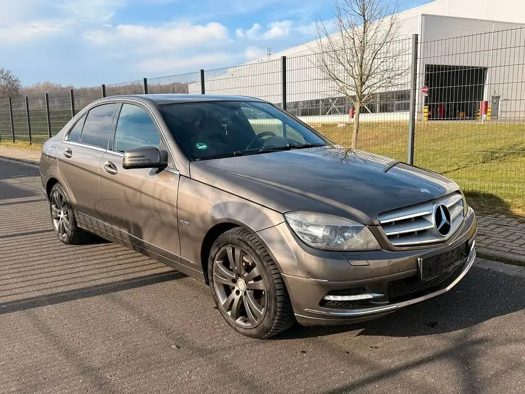 Gebraucht Mercedes C350 Avantgarde 231 PS (169 kW) 2009 Grau Limousine