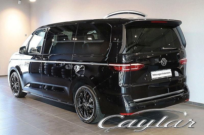 Second-hand VW Multivan 150 CP (110 kW) 2025 Negru Monovolum