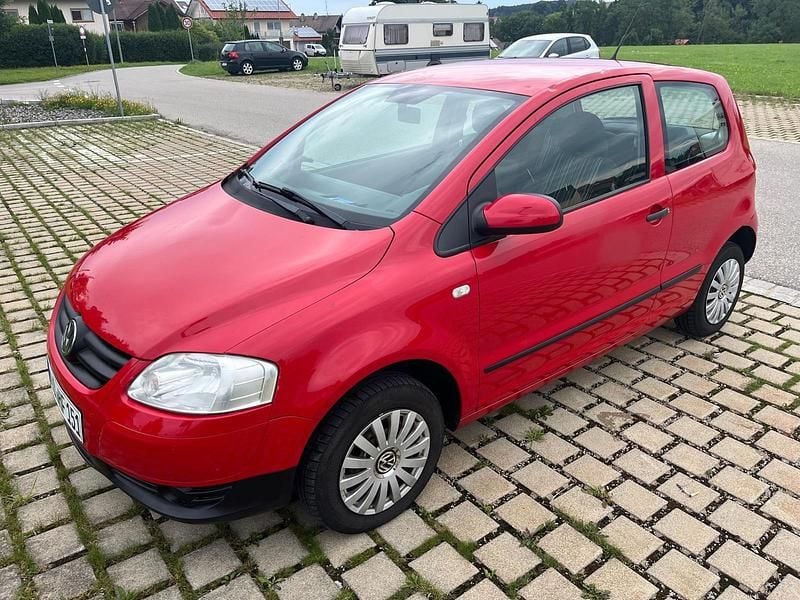 Rot Gebraucht 2007 VW Fox Kleinwagen | 990 € (Guter Preis) - Bild 1/4