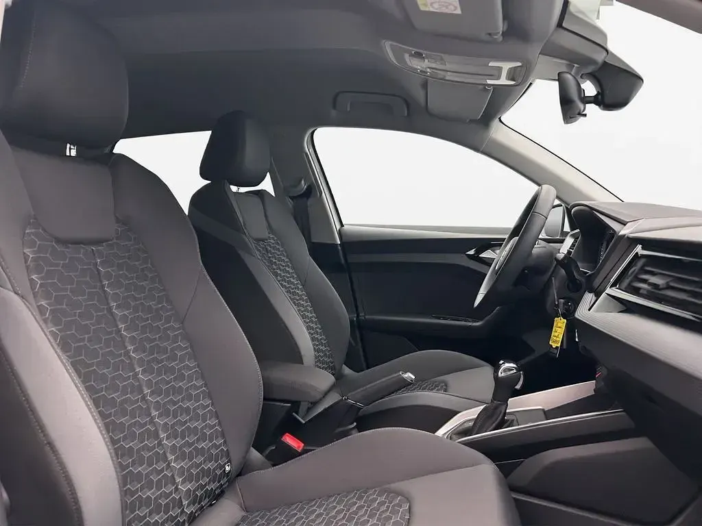 Gebraucht Audi A1 S-Line 150 PS (110 kW) 2025 Gletscherweiß metallic SUV