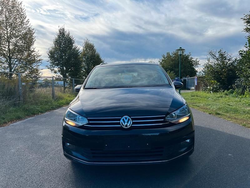 Schwarz Gebraucht 2020 VW Touran Highline Van / Kleinbus | 16.340 € (Guter Preis) - Bild 1/4