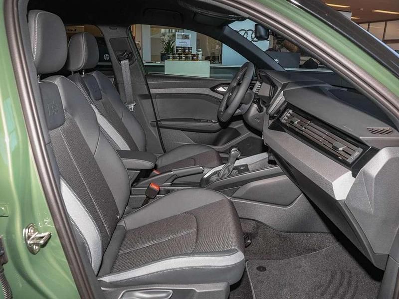 Neu Audi A1 Sport 150 PS (110 kW) 2025 Distriktgrün metallic Kleinwagen