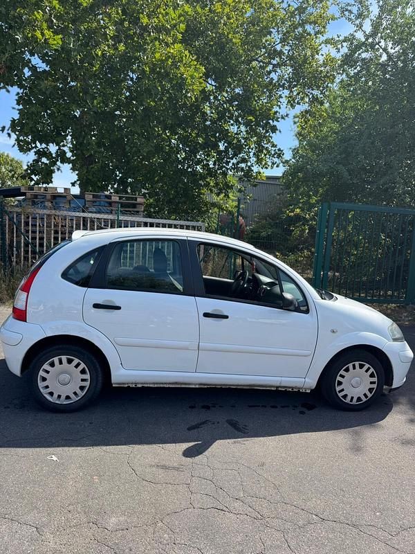 Weiß Gebraucht 2009 Citroën C3 Kleinwagen | 1.790 € - Bild 1/4