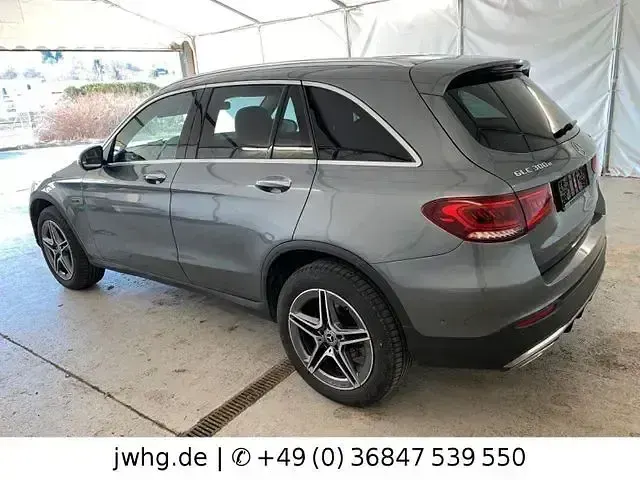 Gebraucht Mercedes GLC300e AMG 320 PS (235 kW) 2021 Selenitgrau (metallic) SUV