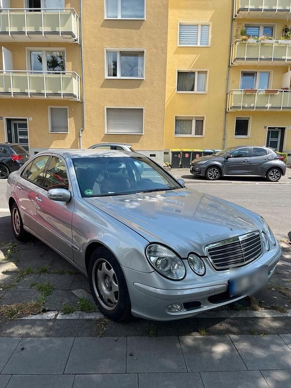 Gebraucht Mercedes E200 163 PS (119 kW) 2004 Silber Limousine
