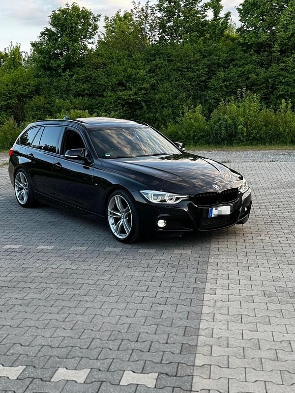 Schwarz Gebraucht 2016 BMW 320 M Sport Kombi | 19.999 € (Etwas zu teuer) - Bild 1/4