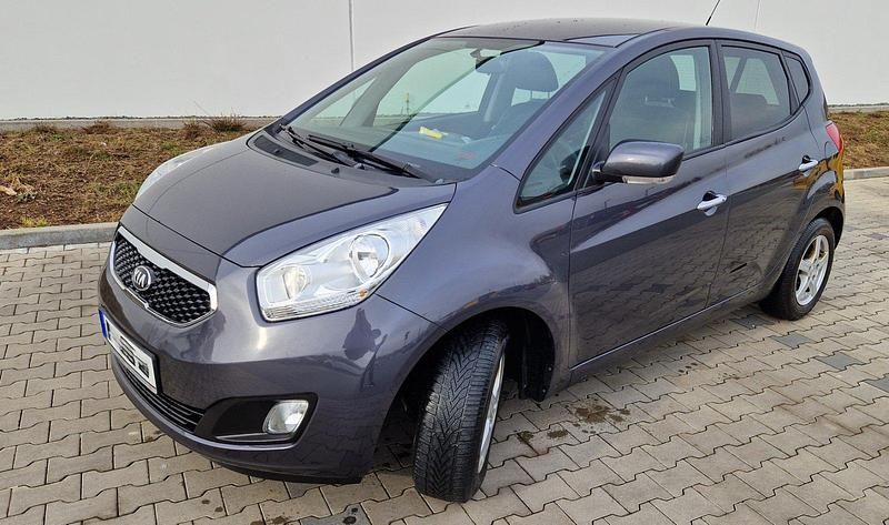 Grau Gebraucht 2013 Kia Venga Spirit Kleinwagen | 6.950 € (Fairer Preis) - Bild 1/4