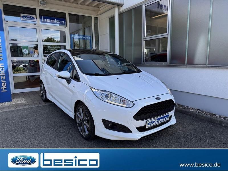 Frostweiß (weiss) Gebraucht 2016 Ford Fiesta ST-Line Kleinwagen | 11.980 € (Fairer Preis) - Bild 1/4