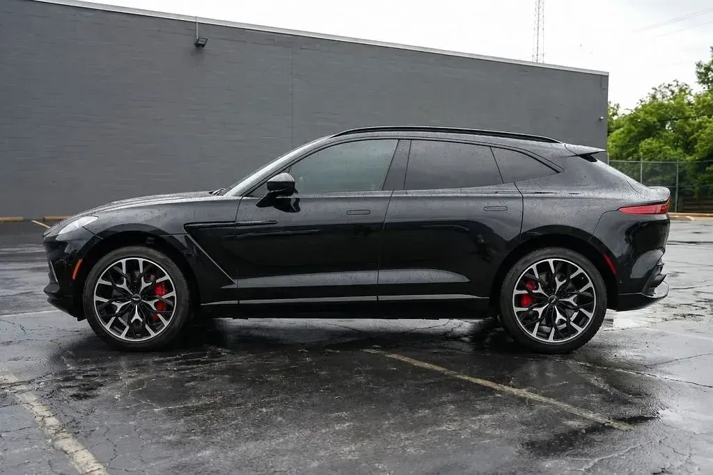 Gebraucht Aston Martin DBX 551 PS (405 kW) 2021 Schwarz SUV