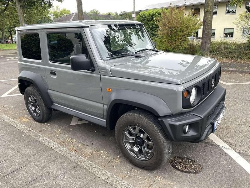 Grau Neu 2025 Suzuki Jimny Comfort SUV | 35.000 € (Superpreis) - Bild 1/4